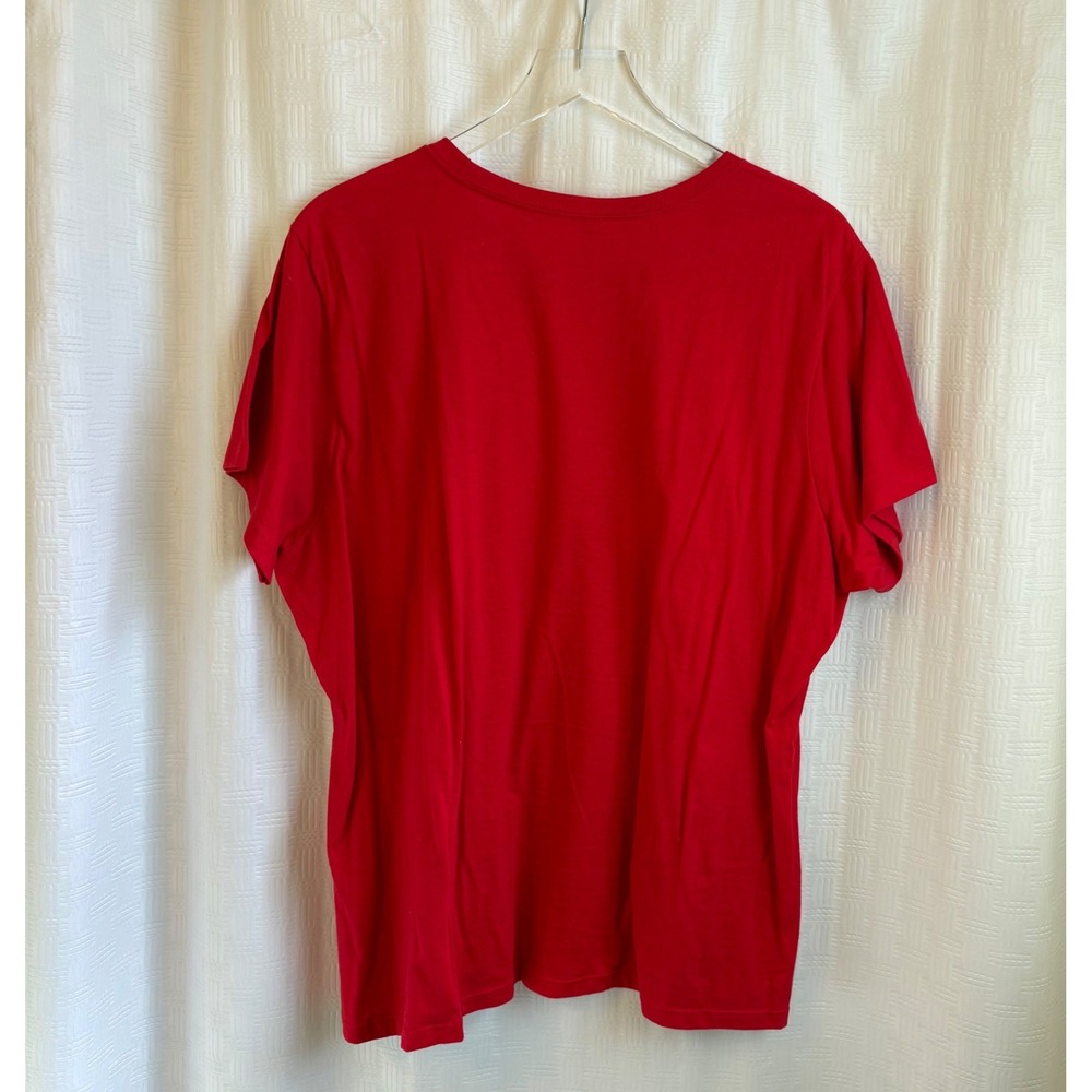 Port & Company Snoopy Christmas Doghouse Red Graphic T-Shirt Ladies 3XL Peanuts - Picture 2 of 4